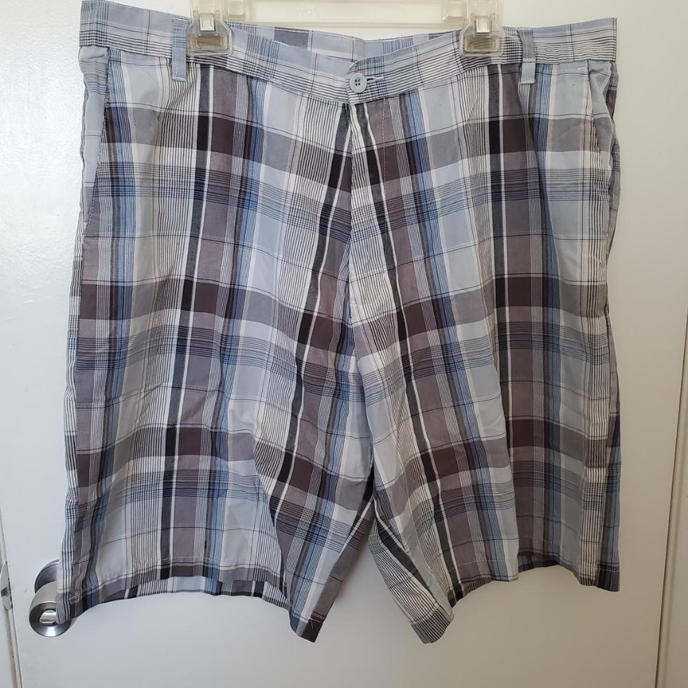 Mens plaid shorts Burnside Size 40